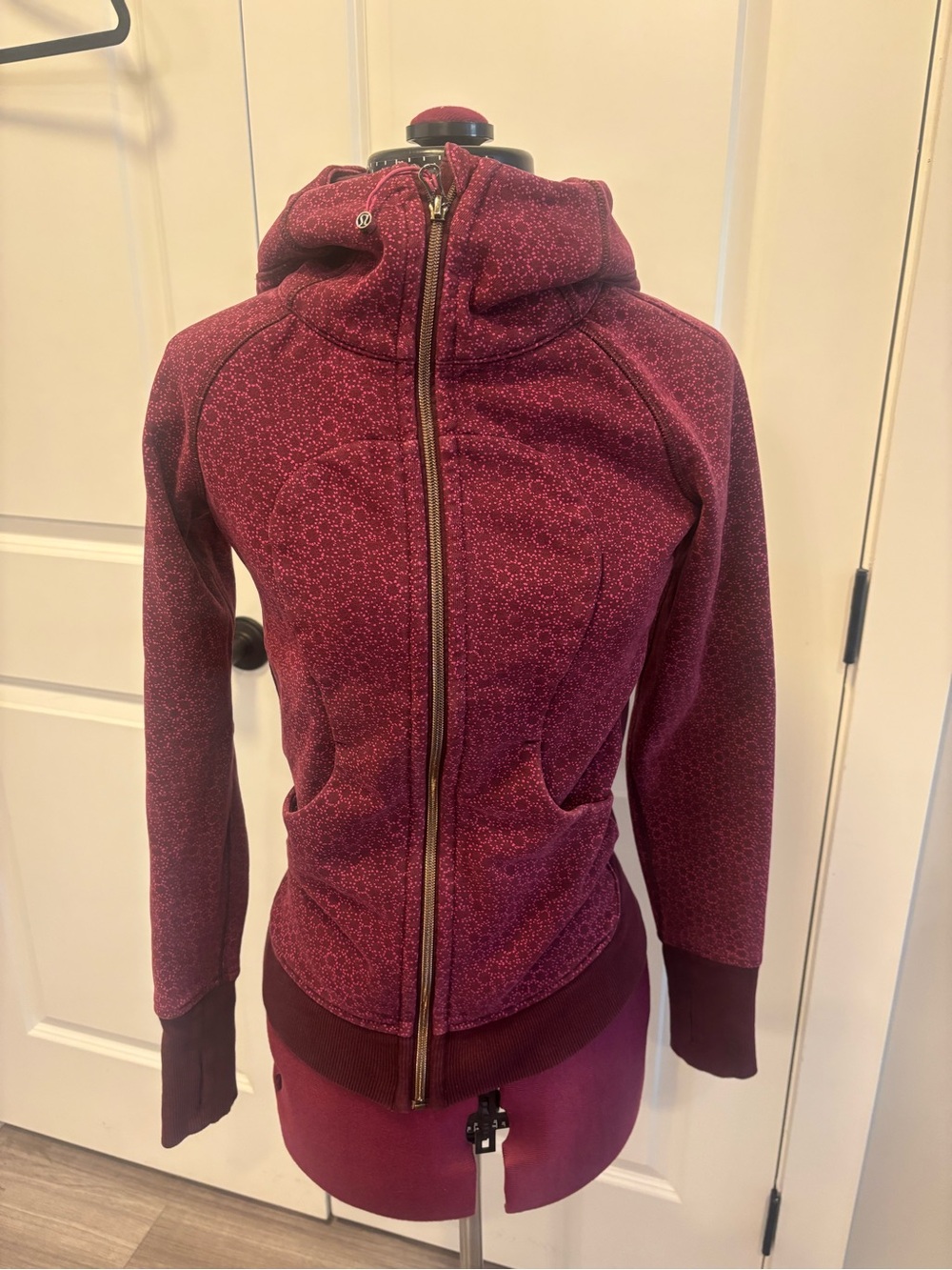 Lululemon size 4 Burgundy Hooded Zip Jacket. Euc